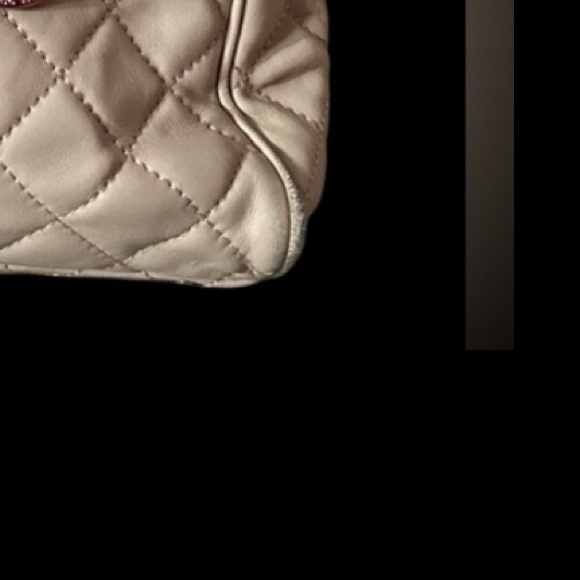 Michael Kors Quilted Cream Shoulder Bag - Picture 6 of 6